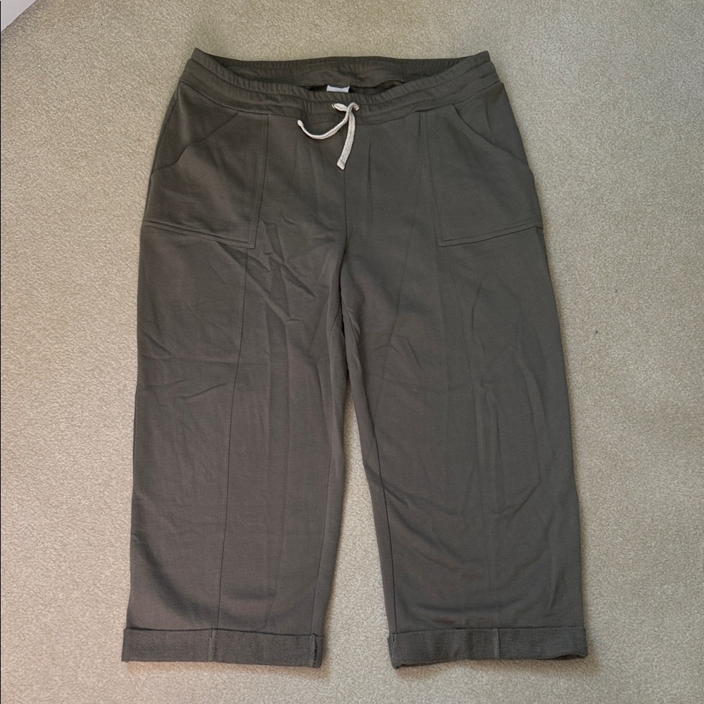 Casual Olive Cropped Pants